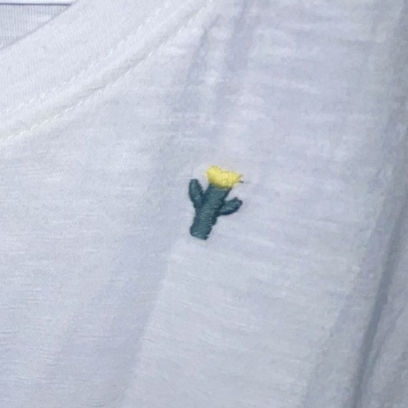 NWT Lucky Brand 🍀 White Tee w/Embroidered Cactus Size XL - Picture 5 of 5